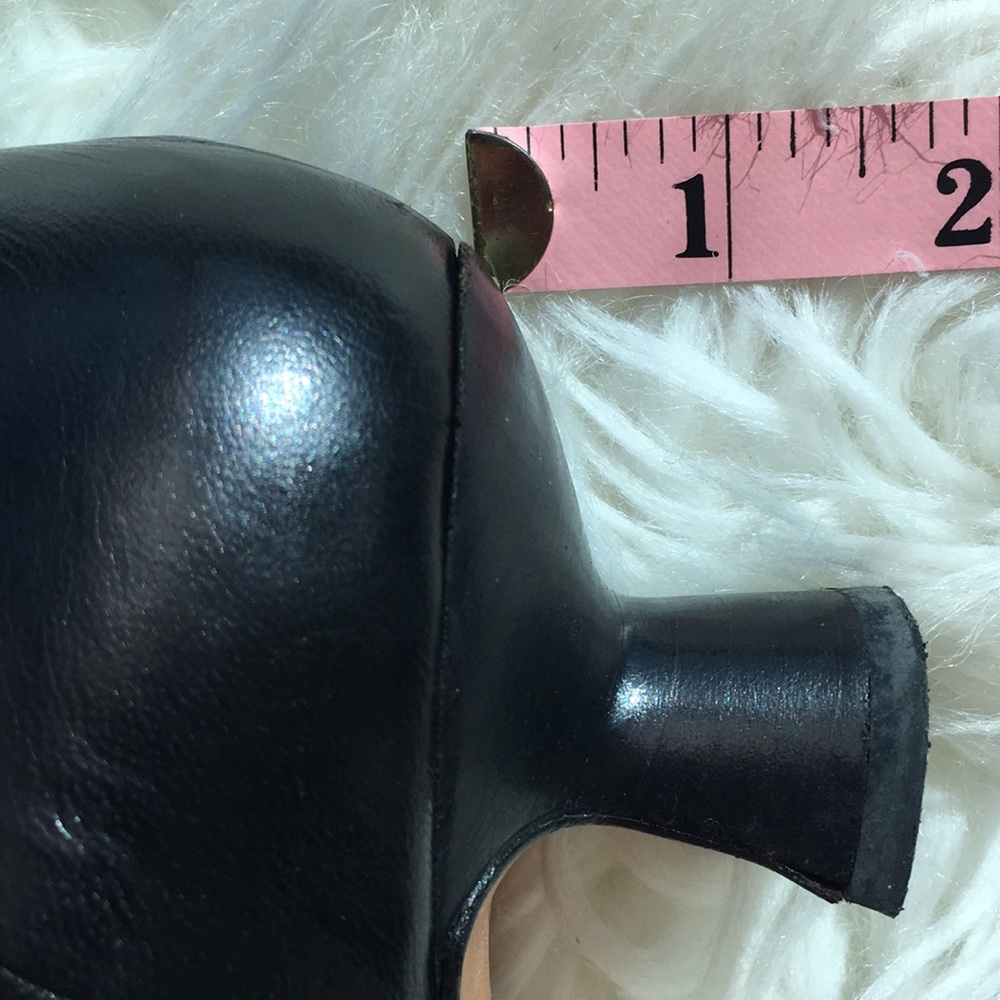 Authentic Chanel CC Logo Black Leather Heels - Picture 9 of 16